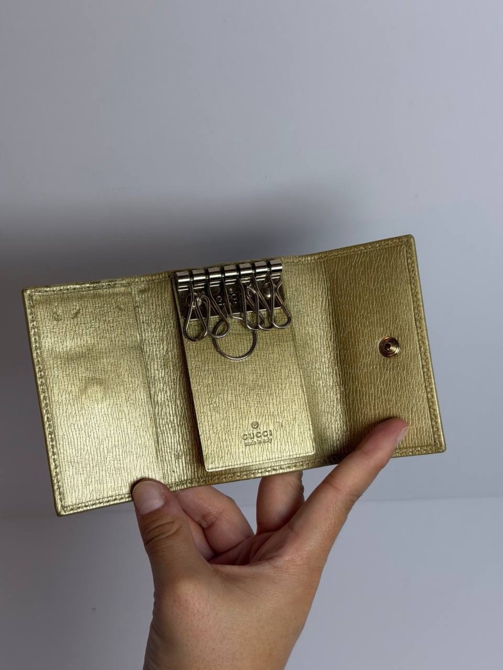 Gucci Metallic Gold Leather Key Holder Case - Picture 8 of 10